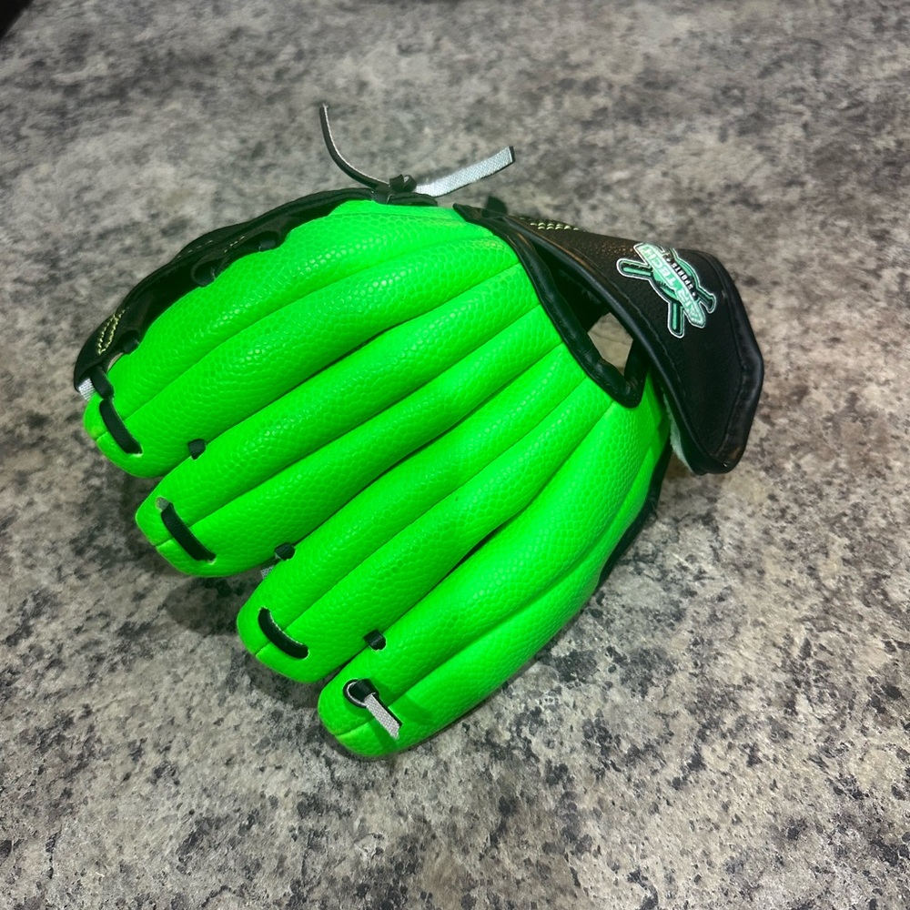 Teeball Left Hand Glove For Kids Green & Black Brand new Youth